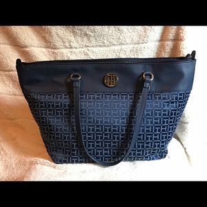 SLASHED PRICETommy Hilfiger jacquard purse in Navy