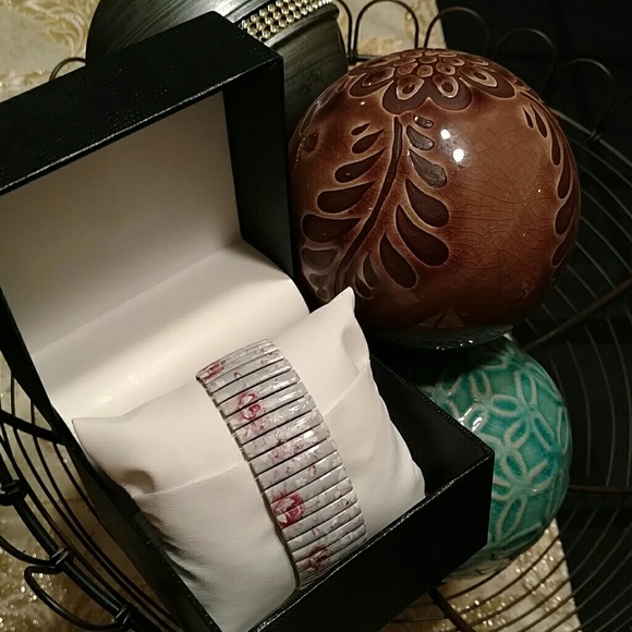 NWOT Floral Watch - Picture 2 of 2