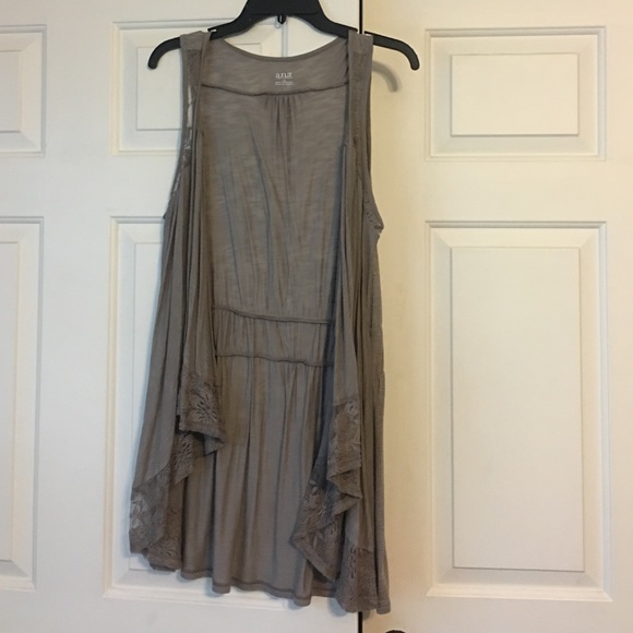 Pretty lace detail Ana long vest