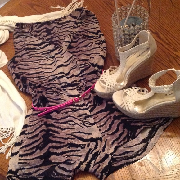 Forever 21 tiger print romper!!! 🕶🕶🐯