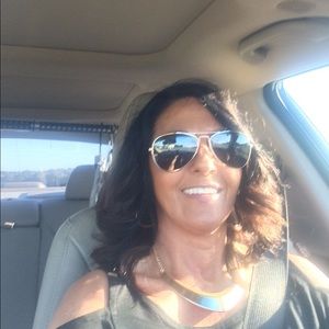 Meet your Posher, Debi