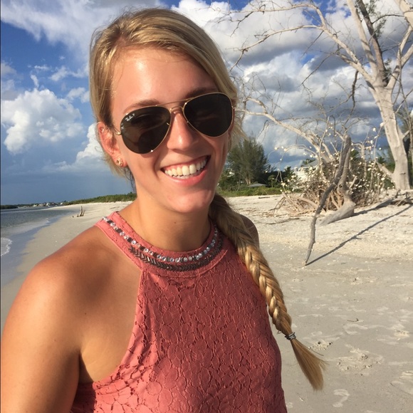 Meet your Posher, Claire - Picture 2 of 4