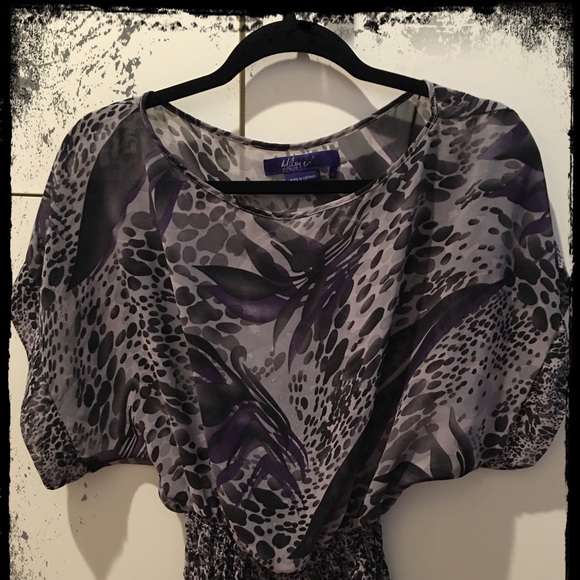 Blouse. - Picture 2 of 3