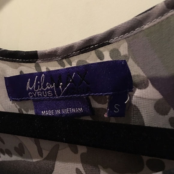 Blouse. - Picture 3 of 3