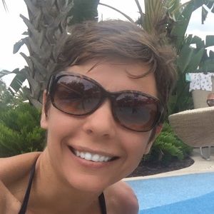 Meet your Posher, Debbie