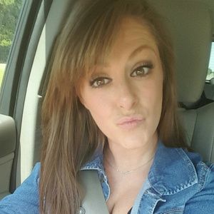 Meet your Posher, Courtney