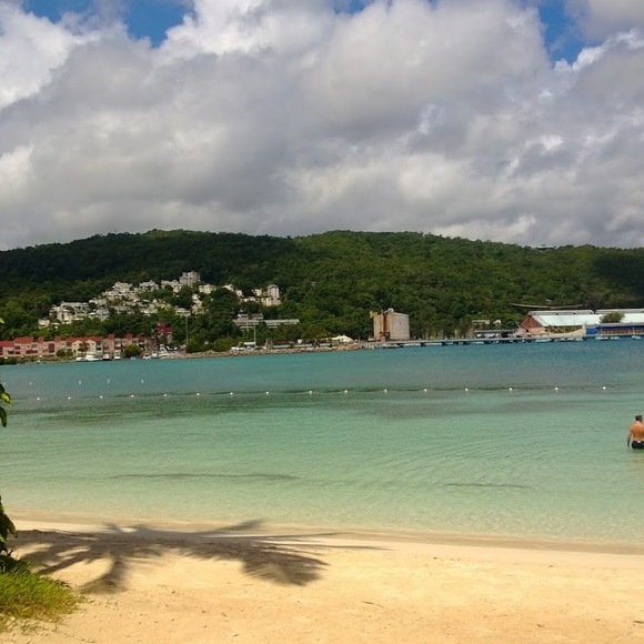 Meet your Posher, Indria - Picture 1 of 1