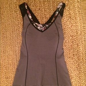 Lululemon tank with built in bra