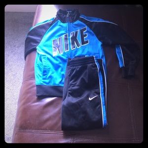 Boys Nike 2 piece basketball suit