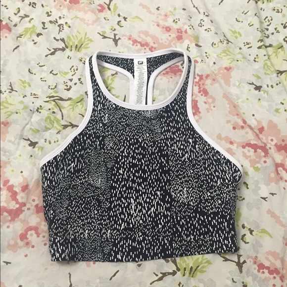 Fabletics black and white crop top