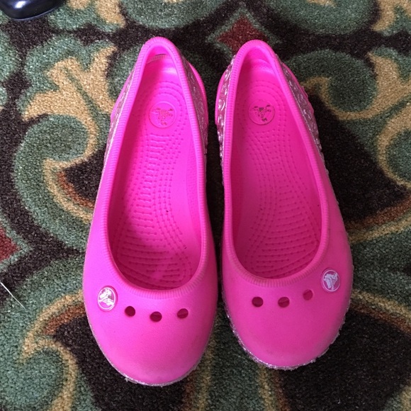 Girls pink crocs size 10-11.