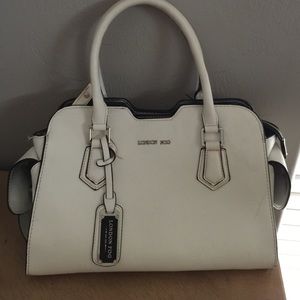 London fog white medium shoulder bag.