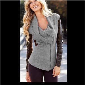 Venus 💖 faux leather sleeve sweater XS