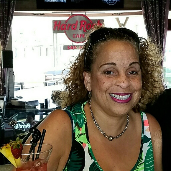 Meet your Posher, Adrienne