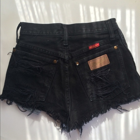 Urban Outfitters Black High-Waisted Shorts - Picture 2 of 3