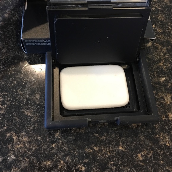 NARS powder foundation light4 Sweden - Picture 2 of 3