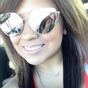 Meet your Posher, Lucy