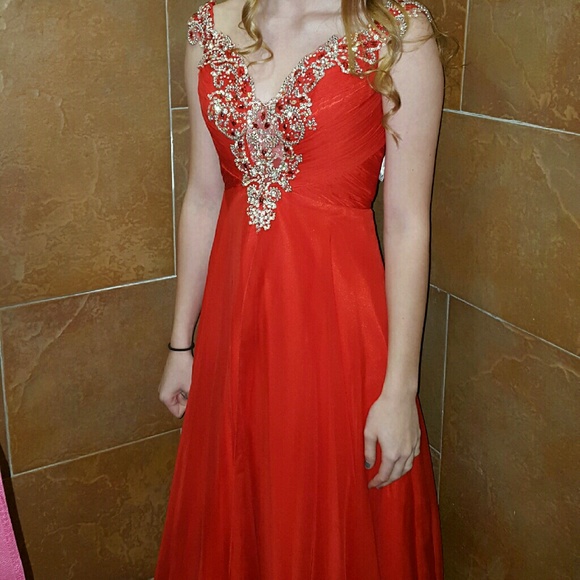 Prom dress - Picture 1 of 4