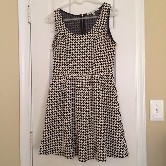 Collective Concepts Fit & Flare (S)