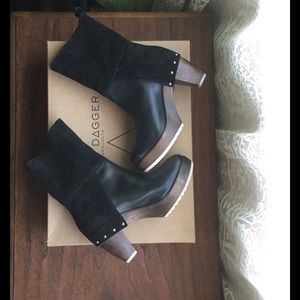 NIB Kelsi Dagger "Allan" clog boots in black