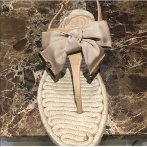 Tory Burch cream Bow Sandals sz 6