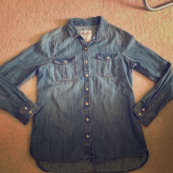 Lightweight denim shirt