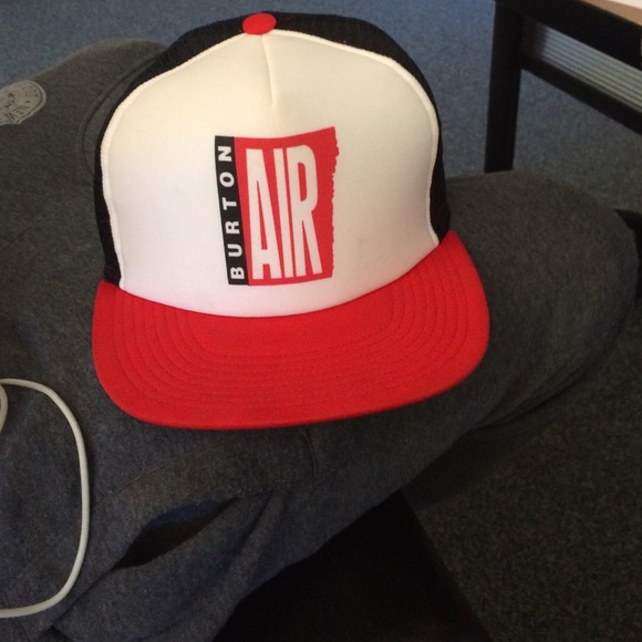 A hat - Picture 2 of 2