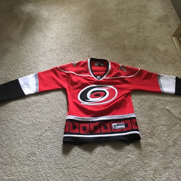 Women's size medium hurricanes jersey