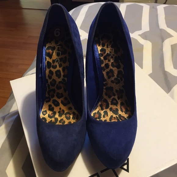 Shoes - Picture 3 of 4