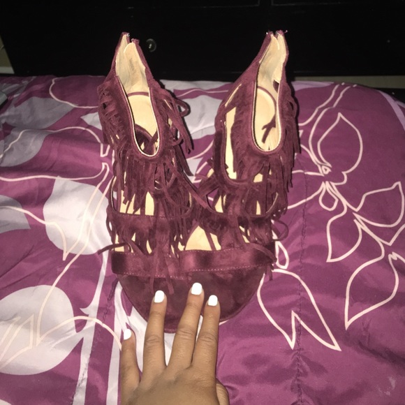 HIGH HEELS