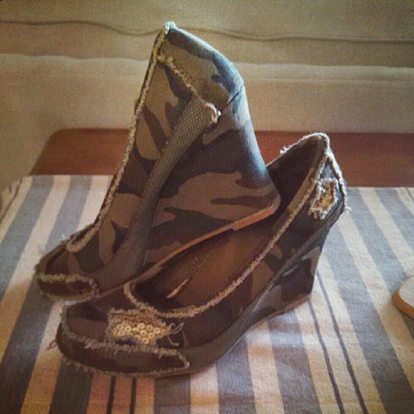 Distressed "Glam-ouflaged" Wedges