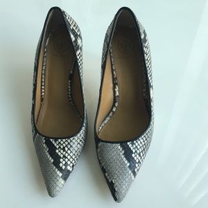Tory Burch snake skin pumps-size 6
