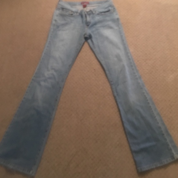 Super comfy flatter distressed look jeans