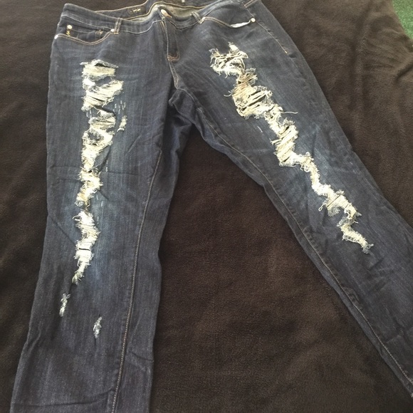 Ripped Boyfriend jeans w/ Lace