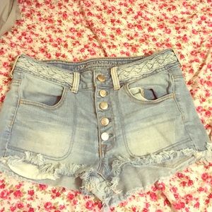 Light washed frayed denim short shorts