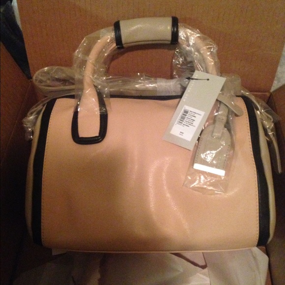 Kenneth Cole purse. Brand New with tags!