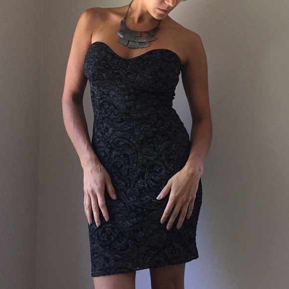 NYE Lace Sweetheart Strapless Body Conscious
