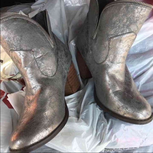 Vanity Boots FIT LIKE A 9