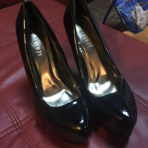 Sexy Pin-up heels size 7 never worn