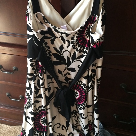 Dress - Picture 3 of 4
