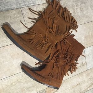 Minnetonka fringe boots