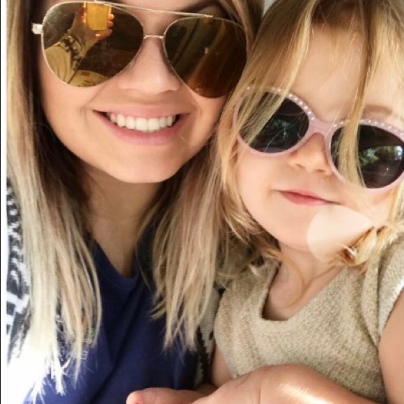 Hi and Welcome to My Closet 💜 - Picture 7 of 12