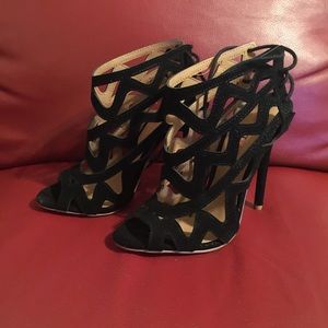 Heel sandals tie up in the back