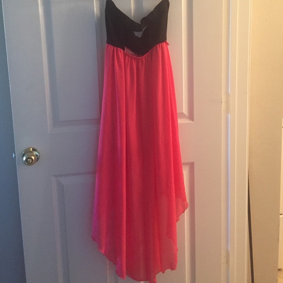 Best dress ever!!! Sad to let it go! - Picture 2 of 2