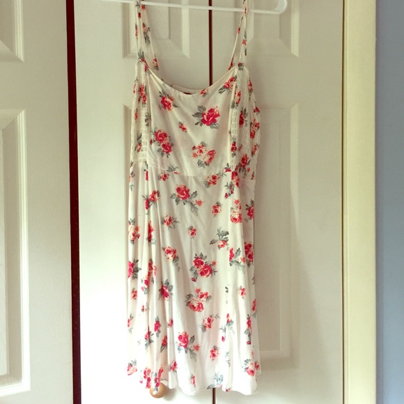 Worn once. Forever 21 floral dress.