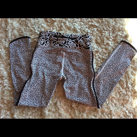 Lululemon pants size 4