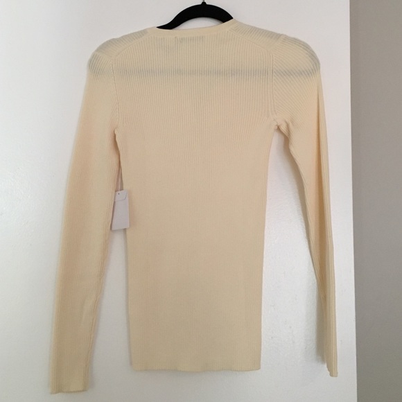 ❗️SOLD❗️NWOT- VICTORIA SECRET HENLEY SWEATER. - Picture 2 of 4