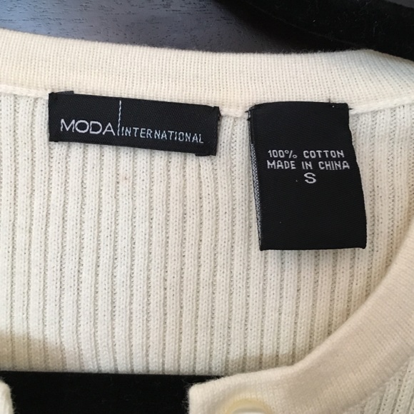 ❗️SOLD❗️NWOT- VICTORIA SECRET HENLEY SWEATER. - Picture 3 of 4