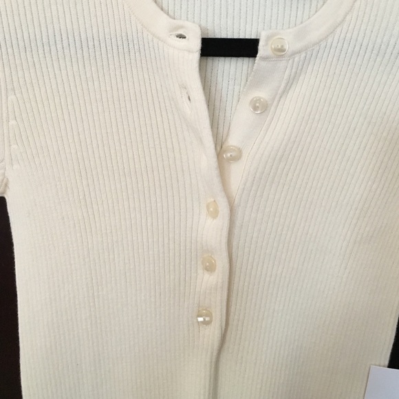 ❗️SOLD❗️NWOT- VICTORIA SECRET HENLEY SWEATER. - Picture 4 of 4