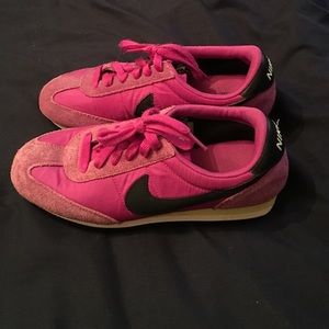 Woman's Vintage Nike shoes